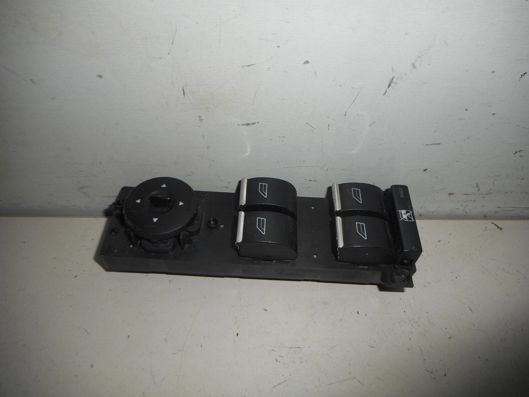 Interruttore alzacristalli porta ant.